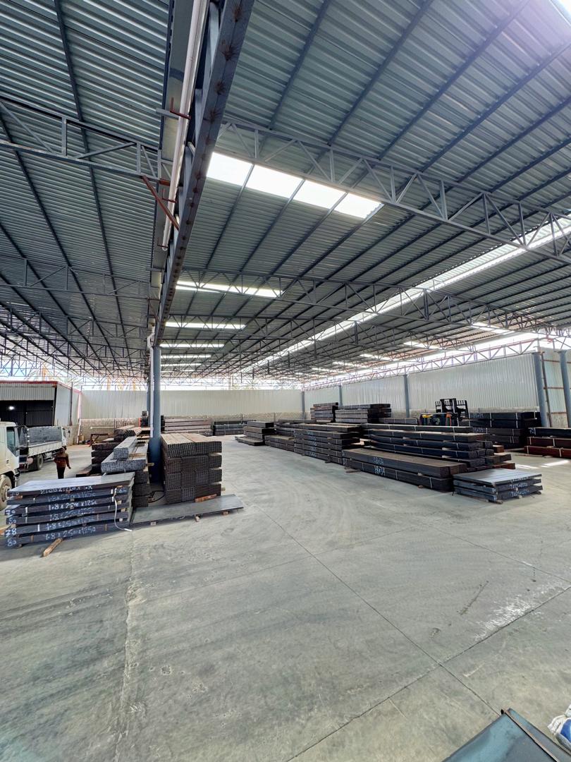 مستودع الحديد - قطاعات حديدية مخزنة