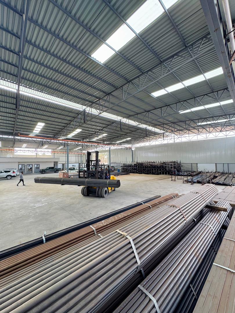 مستودع الأنابيب الحديدية